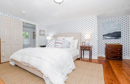 Marion Center House | Discover a Cozy Retreat in Marion's Village Near the Ocean