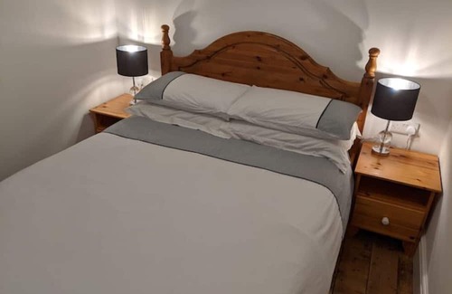 Capel-Curig Cottage | Inviting Hot Tub Cottage with Scenic Snowdon Views