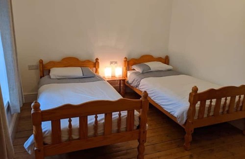 Capel-Curig Cottage | Inviting Hot Tub Cottage with Scenic Snowdon Views