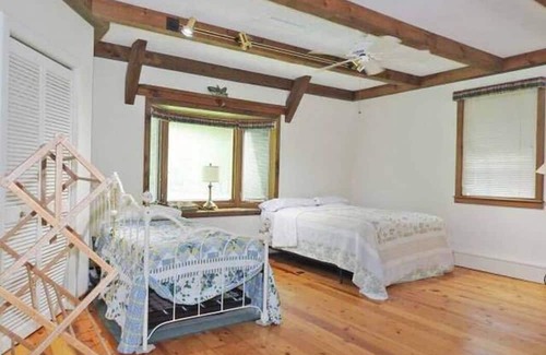 Franklin House | Tranquil 2 Bedroom Sanctuary with Pool & Scenic Ponds