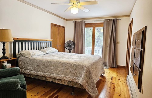 Franklin House | Tranquil 2 Bedroom Sanctuary with Pool & Scenic Ponds
