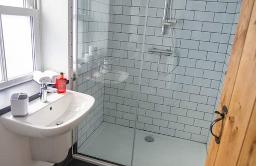 Snowdonia National Park Cottage | Inviting Hot Tub Cottage with Scenic Snowdon Views