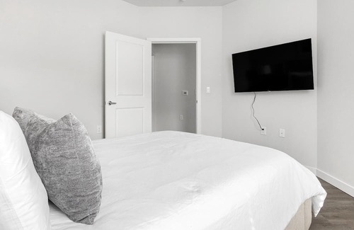 Spring Branch East Apartment | Modern Apartment with Kitchen in Prime Location
