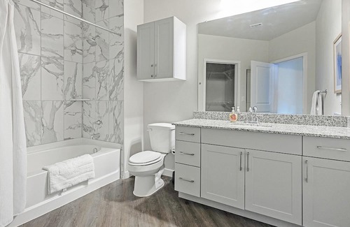 Spring Branch East Apartment | Modern Apartment with Kitchen in Prime City Location