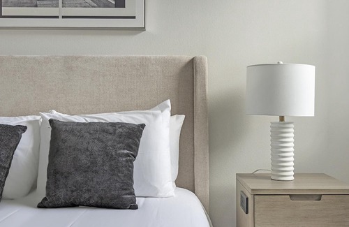 Spring Branch East Apartment | Modern Apartment with Kitchen in Prime City Location