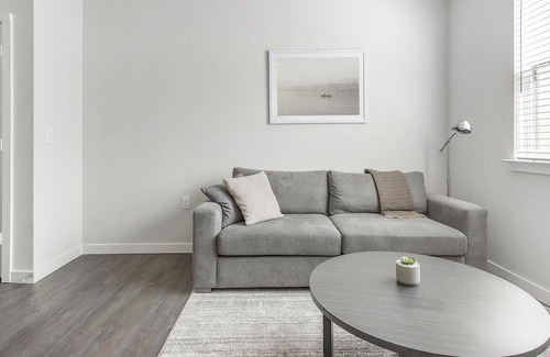 Spring Branch East Apartment | Modern Apartment with Kitchen in Prime Location