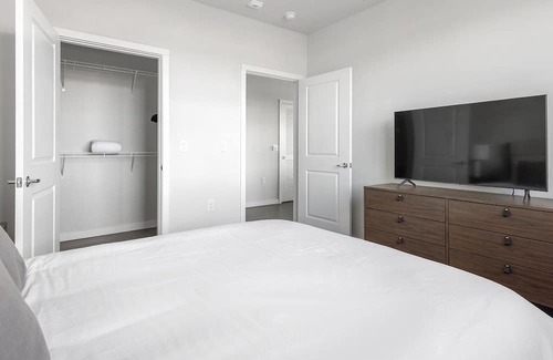 Spring Branch East Apartment | Stylish Apartment with Kitchen in Prime Location
