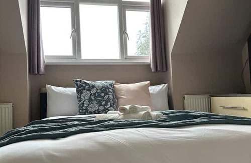 Preston House | Convenient Stay Near Wembley Stadium - Himani's Home Awaits