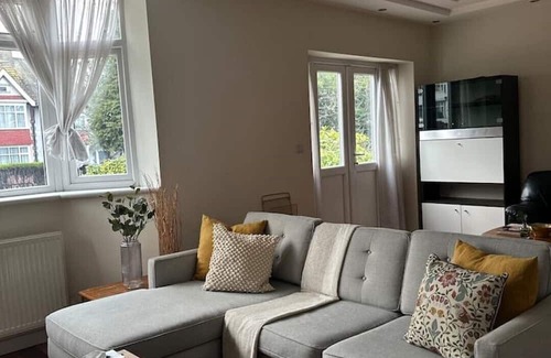 Preston House | Convenient Stay Near Wembley Stadium - Himani's Home Awaits