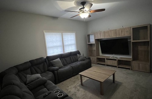 Wyandotte House | Family-Friendly 2 Bedroom Retreat with Boat Slip Access