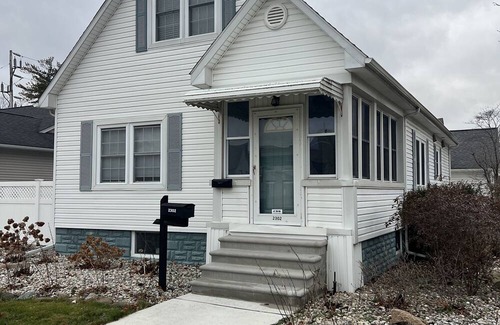 Wyandotte House | Family-Friendly 2 Bedroom Retreat with Boat Slip Access
