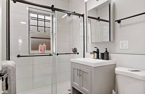 Evanston Apartment | Family-Friendly 2BR Apartment in Vibrant Chicago