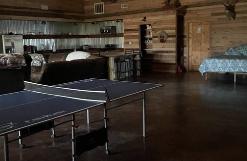 Cason Other | Spacious Barndominium with Gym for 9 Guests - Top Rated!