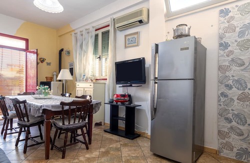 Torre Ovo Apartment | Cozy Apartment 'Casa Vacanze Le Barche Due' with Ocean View