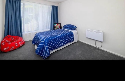 Lyttelton House | Spectacular Views & Lots to do!