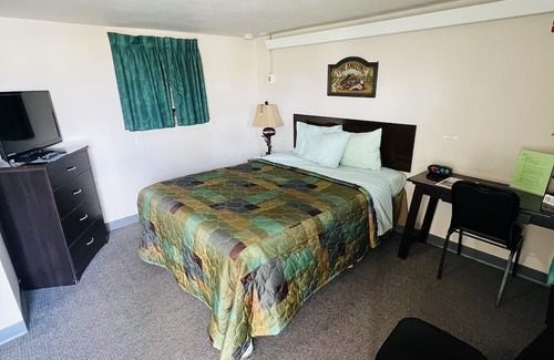 Onalaska House | Scenic Lake Onalaska Motel with Queen Bed & Breakfast