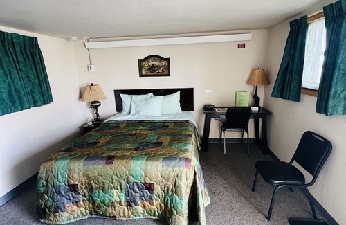 Onalaska House | Scenic Lake Onalaska Motel with Queen Bed & Breakfast
