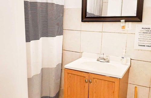 Ocean Hill House | Cozy Getaway Just Steps from Subway with Kitchen Access