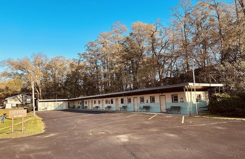Onalaska House | Scenic Lake Onalaska Motel with Breakfast & Family Comfort