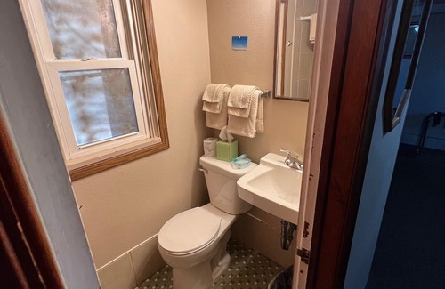 Onalaska House | Scenic Lake Onalaska Motel with Breakfast & Family Comfort