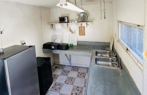 Onalaska House | Cozy Lake Onalaska Motel with Two Queen Beds & Breakfast