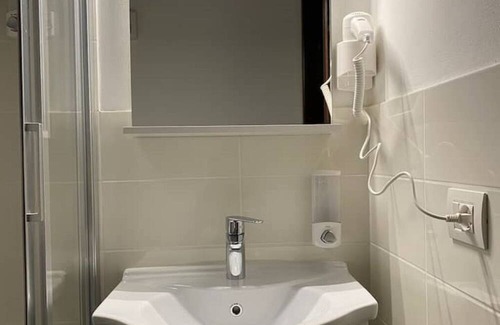 Barza Apartment | Scenic Babalù with Lake Views and Family-Friendly Amenities