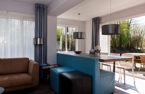 Eernewoude House | Elegant Home with Sauna, Outdoor Spa & Family-Friendly Amenities