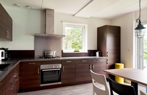 Eernewoude House | Elegant Home with Sauna, Outdoor Spa & Family-Friendly Amenities