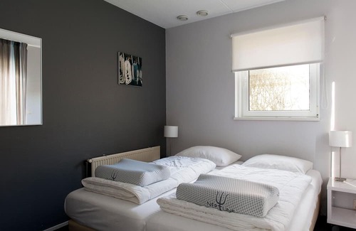 Eernewoude House | Relaxing Family Villa with Spa, Sauna & Ocean Views