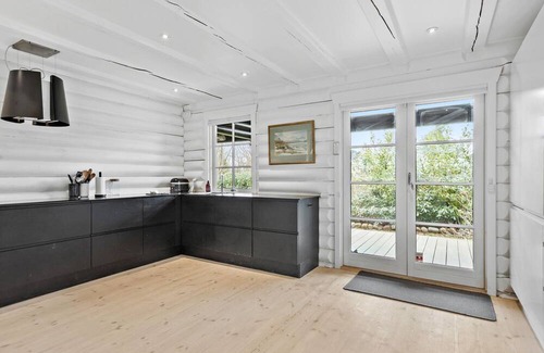 Dronningmolle House | Relax in a Cozy Beachside Log Cabin with Ocean Views