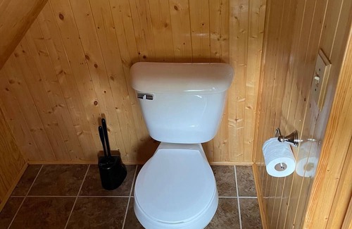 Necedah Cabin | Pet-Friendly Retreat at Castle Rock Hideaway Awaits You