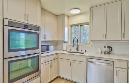 Prunedale House | Cozy 10 Acre Prunedale Home near Monterey & Carmel