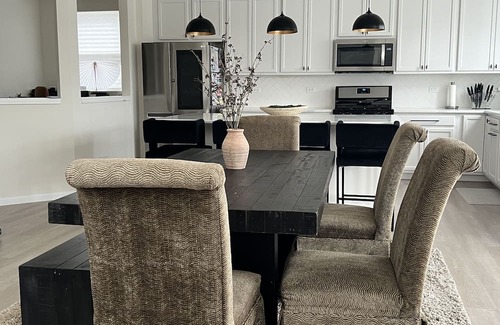 Fox Valley House | Discover Tranquility in Naperville, Chicago's Hidden Gem