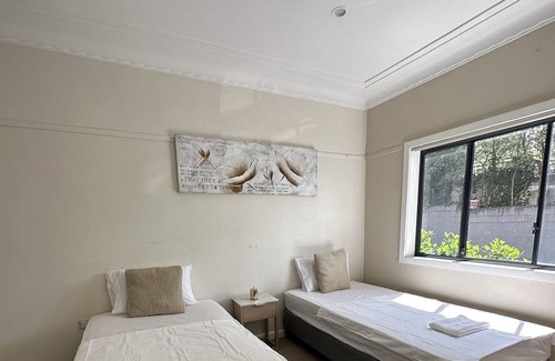 Ermington House | Family-Friendly Rooms in West Ryde with Kitchen Access