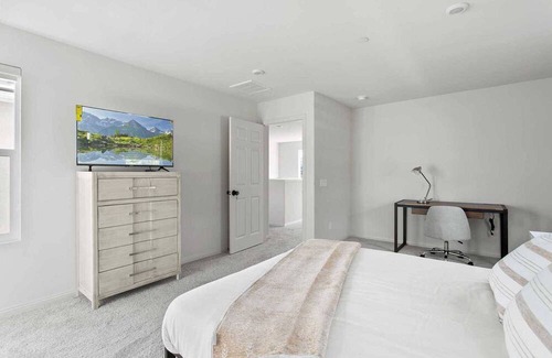 Westmont House | Serene Oasis Residence on Rio Grande with Family Amenities