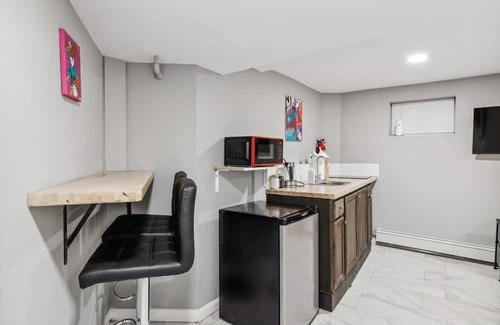 Elizabeth Apartment | Unique 1-Bed Apartment in Elizabeth, Steps from NYC