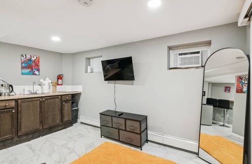 Elizabeth Apartment | Unique 1-Bed Apartment in Elizabeth, Steps from NYC
