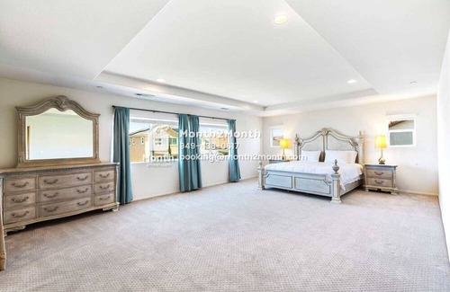 Ontario House | Inviting Stay at Villa On Bennington with Private Pool
