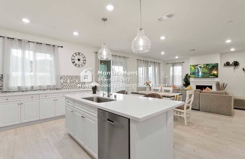 Riverside House | Discover The Jade on Sunkissed Ridge with Family-Friendly Amenities