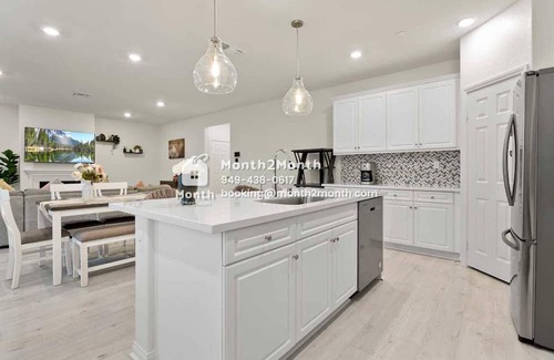 Riverside House | Discover The Jade on Sunkissed Ridge with Family-Friendly Amenities