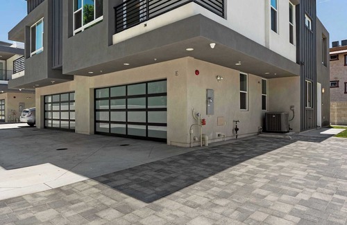 South el Monte House | Pet-Friendly Escape at Modern Classic on Edwards Ave