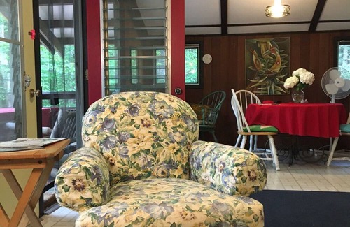 Phoenicia Cottage | Reconnect with Nature: Pet-Friendly Retreat with Fishing Access