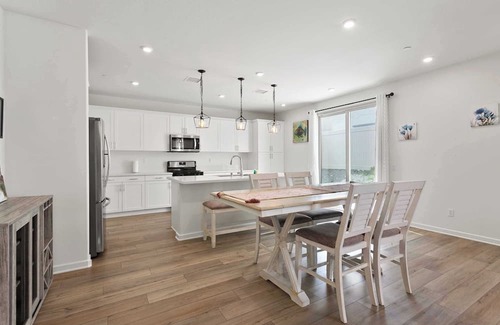Rialto House | Discover The Castle on Pinewood Ave with Pet-Friendly Perks