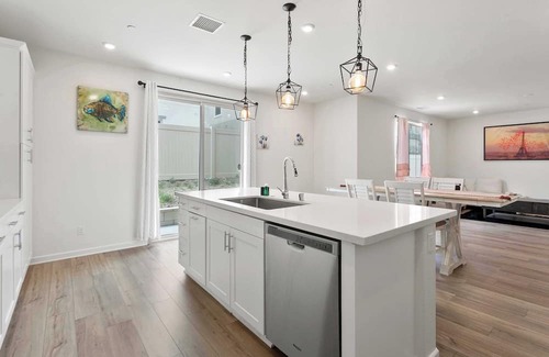 Rialto House | Discover The Castle on Pinewood Ave with Pet-Friendly Perks
