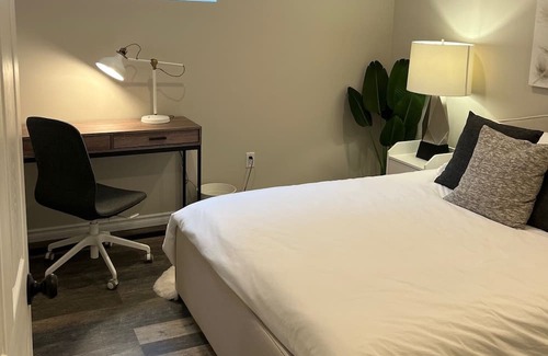 Alliston House | The Oake Room - Modern Convenience