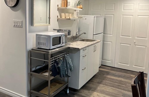 Alliston House | The Oake Room - Modern Convenience