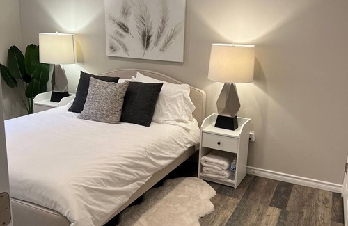 Alliston House | The Oake Room - Modern Convenience
