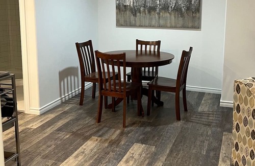 Alliston House | The Oake Room - Modern Convenience