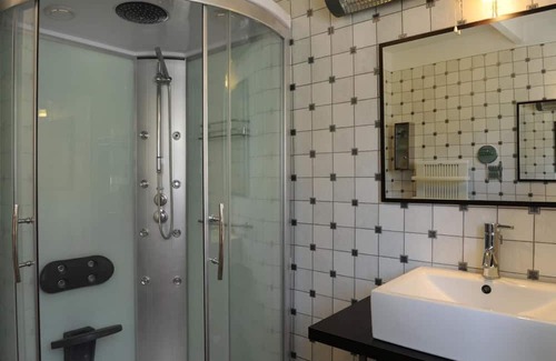 Eaux-Puiseaux Cottage | Cottage 'La Salle De Danse' with Private Terrace, Wi-Fi and Air Conditioning