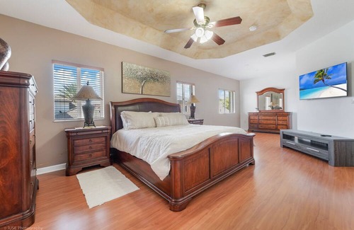 Country Walk House | Trendy Miami Retreat with Workspace & Chikee Hut Awaits!